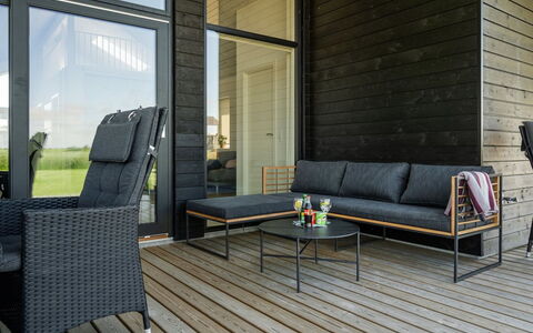 Thalie - 400M from the Sea: Blau, Strauch, Hütte, Ground, Garten, Estate, Schatten, Landscaping, Bauernhaus, Eco Hotel