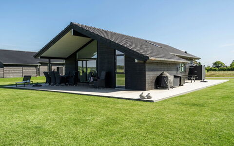 Thalie - 400M from the Sea: Blau, Strauch, Hütte, Ground, Garten, Estate, Schatten, Landscaping, Bauernhaus, Eco Hotel