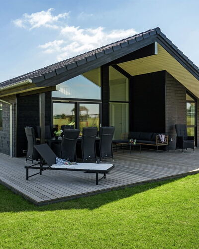 Thalie - 400M from the Sea