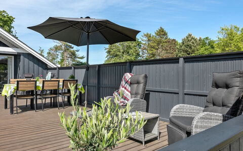 Herbert - 1Km from the Sea: Die Architektur, Dach, Zuhause, Verbundwerkstoff, Daylighting, Abstellgleis, Auffahrt