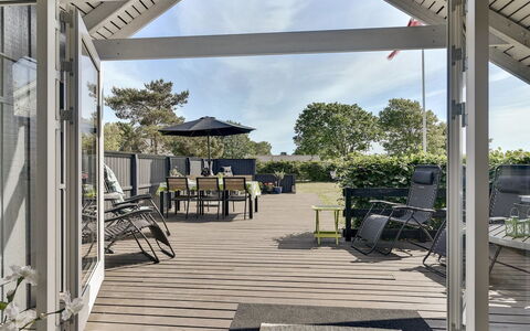 Herbert - 1Km from the Sea: Die Architektur, Dach, Zuhause, Verbundwerkstoff, Daylighting, Abstellgleis, Auffahrt