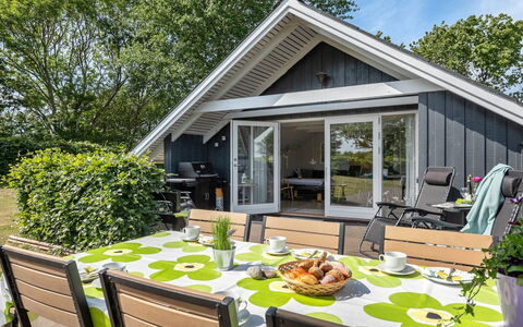 Herbert - 1Km from the Sea: Die Architektur, Dach, Zuhause, Verbundwerkstoff, Daylighting, Abstellgleis, Auffahrt