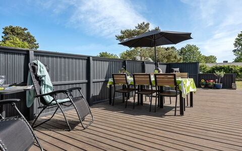 Herbert - 1Km from the Sea: Die Architektur, Dach, Zuhause, Verbundwerkstoff, Daylighting, Abstellgleis, Auffahrt