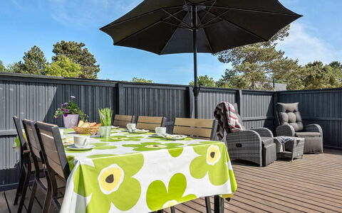 Herbert - 1Km from the Sea: Die Architektur, Dach, Zuhause, Verbundwerkstoff, Daylighting, Abstellgleis, Auffahrt