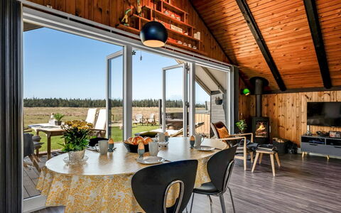 Agnesa - 1.5Km from the Sea: Holz, Zuhause, Hütte, Abstellgleis, Decke, Light Fixture, Gartenbauten, Stuhl, Veranda, Küche & Esszimmer Tisch