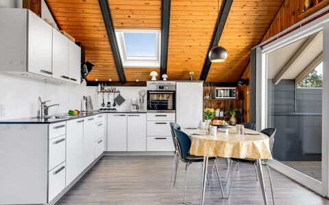 Agnesa - 1.5Km from the Sea: Küche, Interior Design, Decke, Major Appliance, Countertop, Stuhl, Küchengerät, Küche & Esszimmer Tisch, Haushaltsgerät, Cabinetry