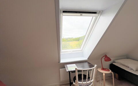 Elisabetha - 16Km from the Sea: Möbel, Interior Design, Flooring, Holz, Fussboden, Zimmer, Wohnzimmer, Couch, Beleuchtung, Tabelle