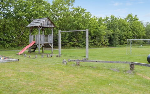 Hailka: Gras, Öffentlicher Raum, Spielmittel, Grundstueck, Einfach, Spielplatz Rutsche, Rasen, Rutsche, Garten, Park