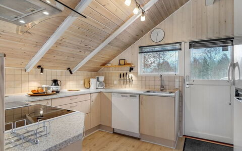Hailka: Holz, Interior Design, Decke, Küche, Countertop, Light Fixture, Flooring, Zuhause, Armatur, Möbel