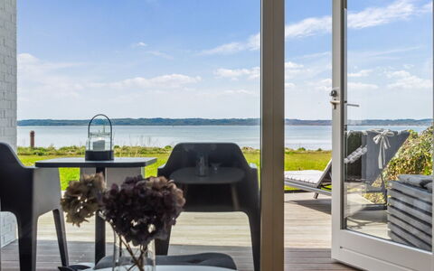 Monia - 20M from the Sea: Die Architektur, Dach, Zuhause, Verbundwerkstoff, Daylighting, Abstellgleis, Auffahrt
