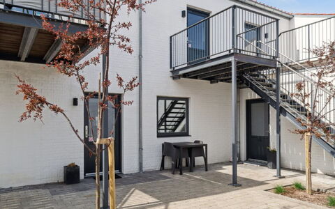 Monia - 20M from the Sea: Die Architektur, Dach, Zuhause, Verbundwerkstoff, Daylighting, Abstellgleis, Auffahrt