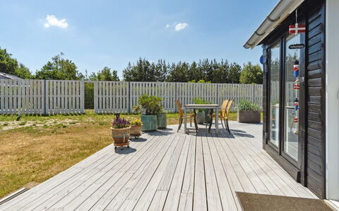 Haidi - 300M from the Sea: Möbel, Interior Design, Flooring, Holz, Fussboden, Decke, Holzboden, Stuhl, Tabelle, Beleuchtung