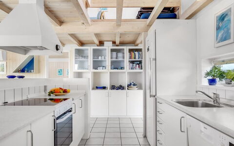 Ritha - 350M from the Sea: 