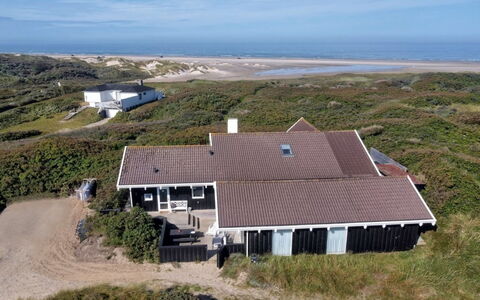 Rauli - 50M from the Sea: Holz, Zuhause, Veranda, Deck, Hartholz, Dach, Holzbeize, Holzboden, Eco Hotel