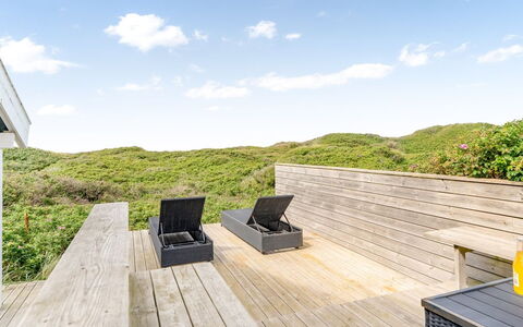 Rauli - 50M from the Sea: Holz, Holzboden, Hartholz, Planke, Deck, Promenade, Holzbeize, Walkway, Veranda, Balkon