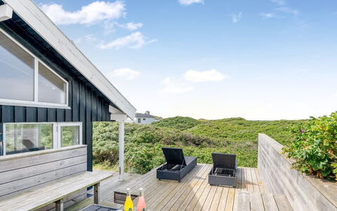 Rauli - 50M from the Sea: Holz, Zuhause, Veranda, Deck, Hartholz, Dach, Holzbeize, Holzboden, Eco Hotel