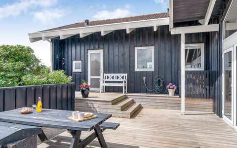 Rauli - 50M from the Sea: Holz, Zuhause, Veranda, Deck, Hartholz, Dach, Holzbeize, Holzboden, Eco Hotel