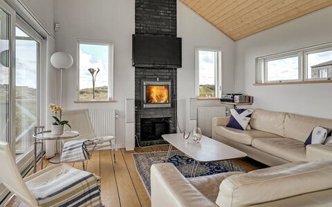 Ejvind - 100M from the Sea: Holz, Interior Design, Couch, Decke, Flooring, Wohnzimmer, Zimmer, Fussboden, Möbel, Zuhause