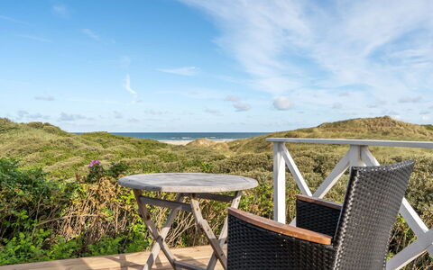 Ejvind - 100M from the Sea: Möbel, Gartenmöbel, Meer, Stuhl, Ozean, Tisch Im Freien, Küste, Eco Hotel, Balkon, Veranda