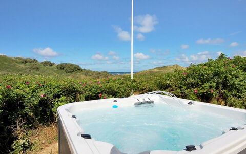 Ejvind - 100M from the Sea: Freizeit, Jacuzzi, Armatur, Tropen, Schwimmbad, Resort, Badewanne, Karibik, Strand