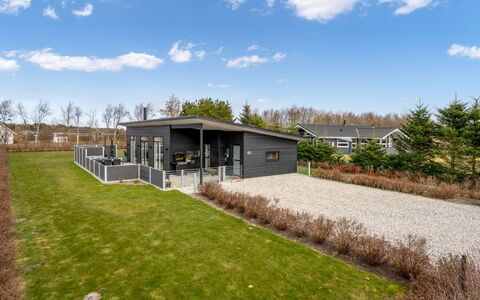 Gela - 1.3Km to the Fjord: Die Architektur, Dach, Zuhause, Verbundwerkstoff, Daylighting, Abstellgleis, Auffahrt