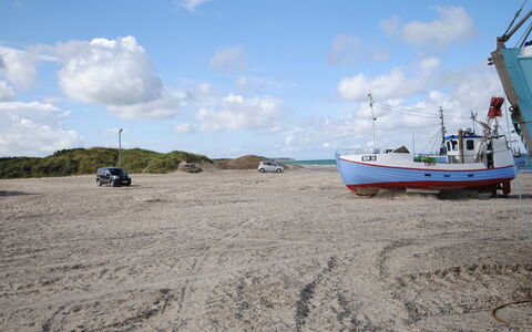 Tamika - 950M from the Sea: Himmel, Blau, Boot, Wolke, Watercraft, Sand, Boote Und Boating - Geräte Und Materialien, Ufer, Küste, Kumulus