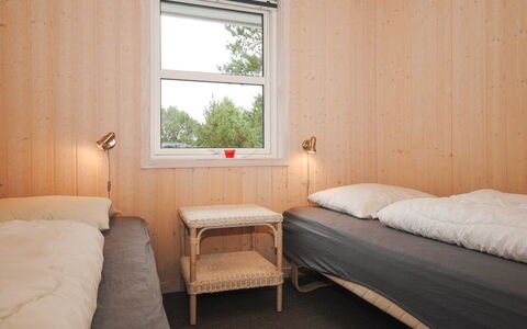Tamika - 950M from the Sea: Bett, Schlafzimmer, Wand, Holz, Bettdecke, Fussboden, Bedding, Interior Design, Flooring, Decke