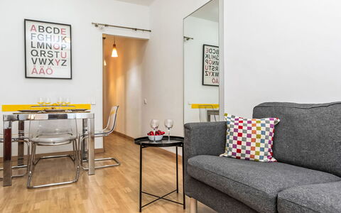 Sants-Montjuïc: Avenida Madrid: Möbel, Eigentum, Bilderrahmen, Couch, Tabelle, Interior Design, Holz, Orange, Komfort, Haus