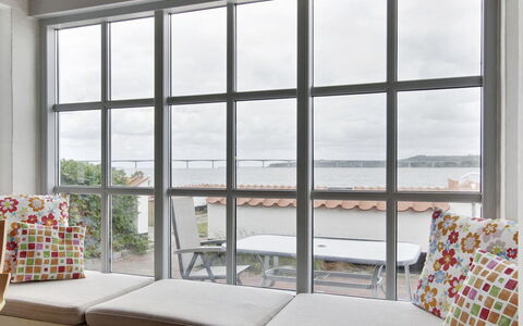 Pauliina - 10M to the Fjord: Interior Design, Fussboden, Flooring, Glas, Möbel, Zimmer, Daylighting, Kissen, Wohnzimmer