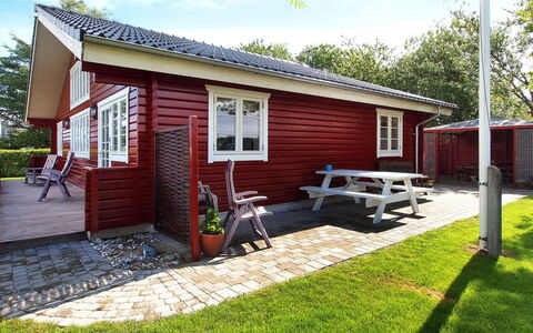 Salme - 100M from the Sea: Blau, Strauch, Hütte, Ground, Garten, Estate, Schatten, Landscaping, Bauernhaus, Eco Hotel
