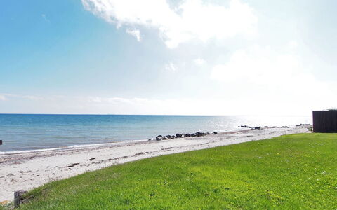 Salme - 100M from the Sea: Blau, Strauch, Hütte, Ground, Garten, Estate, Schatten, Landscaping, Bauernhaus, Eco Hotel