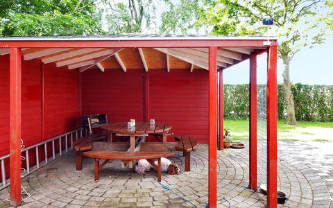 Salme - 100M from the Sea: Blau, Strauch, Hütte, Ground, Garten, Estate, Schatten, Landscaping, Bauernhaus, Eco Hotel