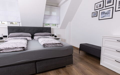 Katharina: Bett, Möbel, Schlafzimmer, Interior Design, Bedding, Flooring, Bettdecke, Fussboden, Zuhause, Zimmer