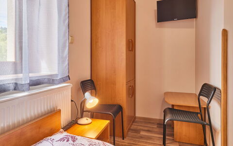 Marika: Möbel, Eigentum, Fenster, Stuhl, Gebäude, Komfort, Tabelle, Holz, Interior Design, Beleuchtung