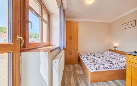 Marika: Möbel, Holz, Fenster, Gebäude, Interior Design, Komfort, Fussboden, Flooring, Holzbeize