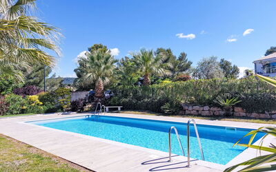 Sanary sur Mer 205: Schwimmbad, Blau, Resort, Freizeit, Eco Hotel, Verbundwerkstoff, Schatten, Landscaping, Garten
