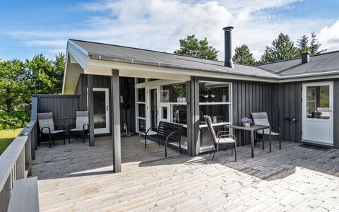 Aletha - 180M from the Sea: Holz, Veranda, Zuhause, Die Architektur, Haus, Tür, Hartholz, Dach, Planke, Abstellgleis