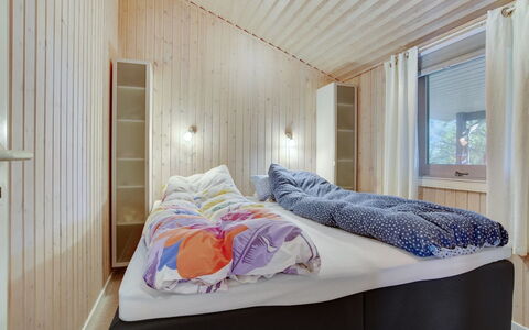 Aletha - 180M from the Sea: Interior Design, Holz, Decke, Schlafzimmer, Textil, Flooring, Möbel, Bett, Fussboden, Zimmer
