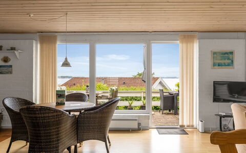 Tekla - 70M to the Fjord: Möbel, Holz, Flooring, Fussboden, Interior Design, Decke, Stuhl, Tabelle, Zuhause, Holzboden