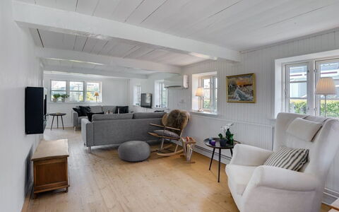 Gyril - 100M from the Sea: Flooring, Interior Design, Holz, Fussboden, Decke, Couch, Holzboden, Möbel, Wohnzimmer, Zuhause