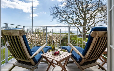Gyril - 100M from the Sea: Möbel, Stuhl, Gartenmöbel, Tabelle, Tisch Im Freien, Deck, Küche & Esszimmer Tisch, Balkon, Veranda, Terrasse