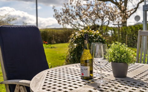 Gyril - 100M from the Sea: Möbel, Gartenmöbel, Stuhl, Tabelle, Küche & Esszimmer Tisch, Tisch Im Freien, Kaffetisch, Terrasse, Garten, Schatten
