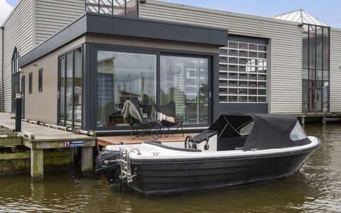 Harboursuite 2 Incl. Motorboot: Wasser, Himmel, Boot, Wolke, Daytime, Eigentum, Gebäude, Fahrzeug, Die Architektur, Gewässer