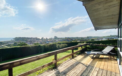 Frithger - 300M from the Sea: Geländer, Balkon, Veranda, Hartholz, Schatten, Planke, Eco Hotel, Deck, Zaun, Landscaping