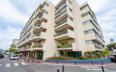 Cannes 487: Wohnung, Stadt, Nachbarschaft, Eigentumswohnung, Wohngebiet, Metropolitan Area, Urban Design, Menschliche Siedlung, Balkon, Mischnutzung