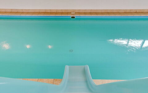 Saga: Blau, Verbundwerkstoff, Schwimmbad