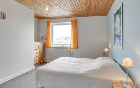 Saga: Bett, Interior Design, Schlafzimmer, Wand, Flooring, Fussboden, Bettdecke, Bedding, Holz, Decke