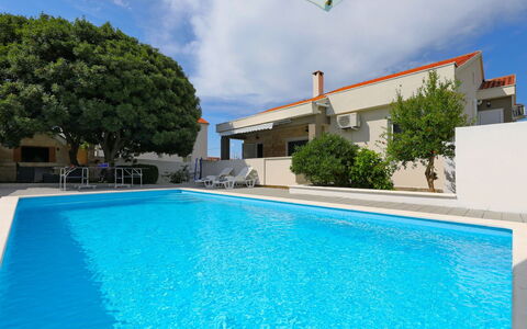 Karlo: Blau, Schwimmbad, Resort, Freizeit, Schatten, Villa, Eco Hotel, Hotel, Ferienort