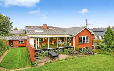 Mats - 5.3Km from the Sea