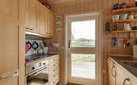Eunike - 220M from the Sea: Küche, Küchengerät, Möbel, Flooring, Holz, Major Appliance, Countertop, Interior Design, Cabinetry, Fussboden